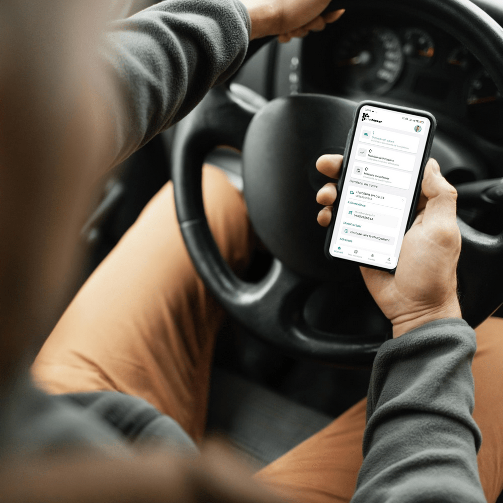 Conducteur utilisant l'application FretMarket en temps réel